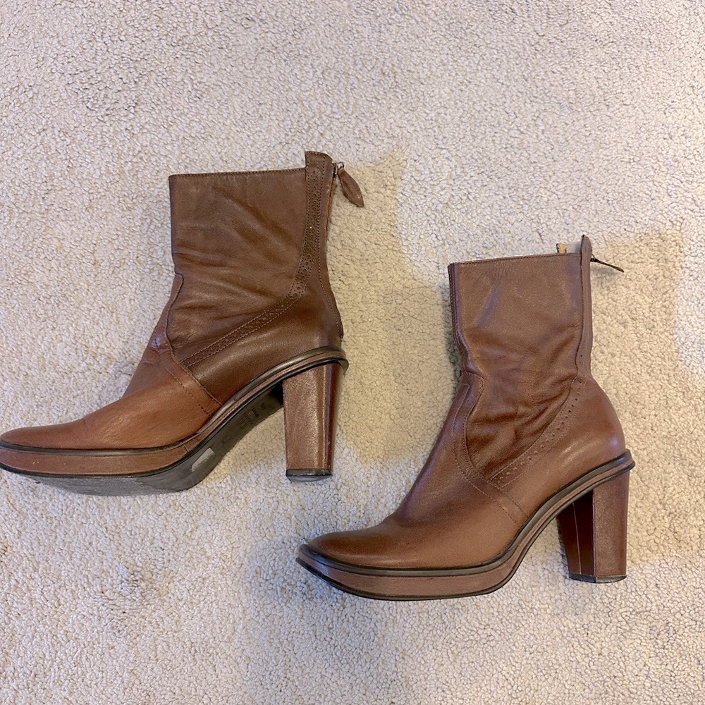 BCBG Brown Leather Square Toe Platform Boots